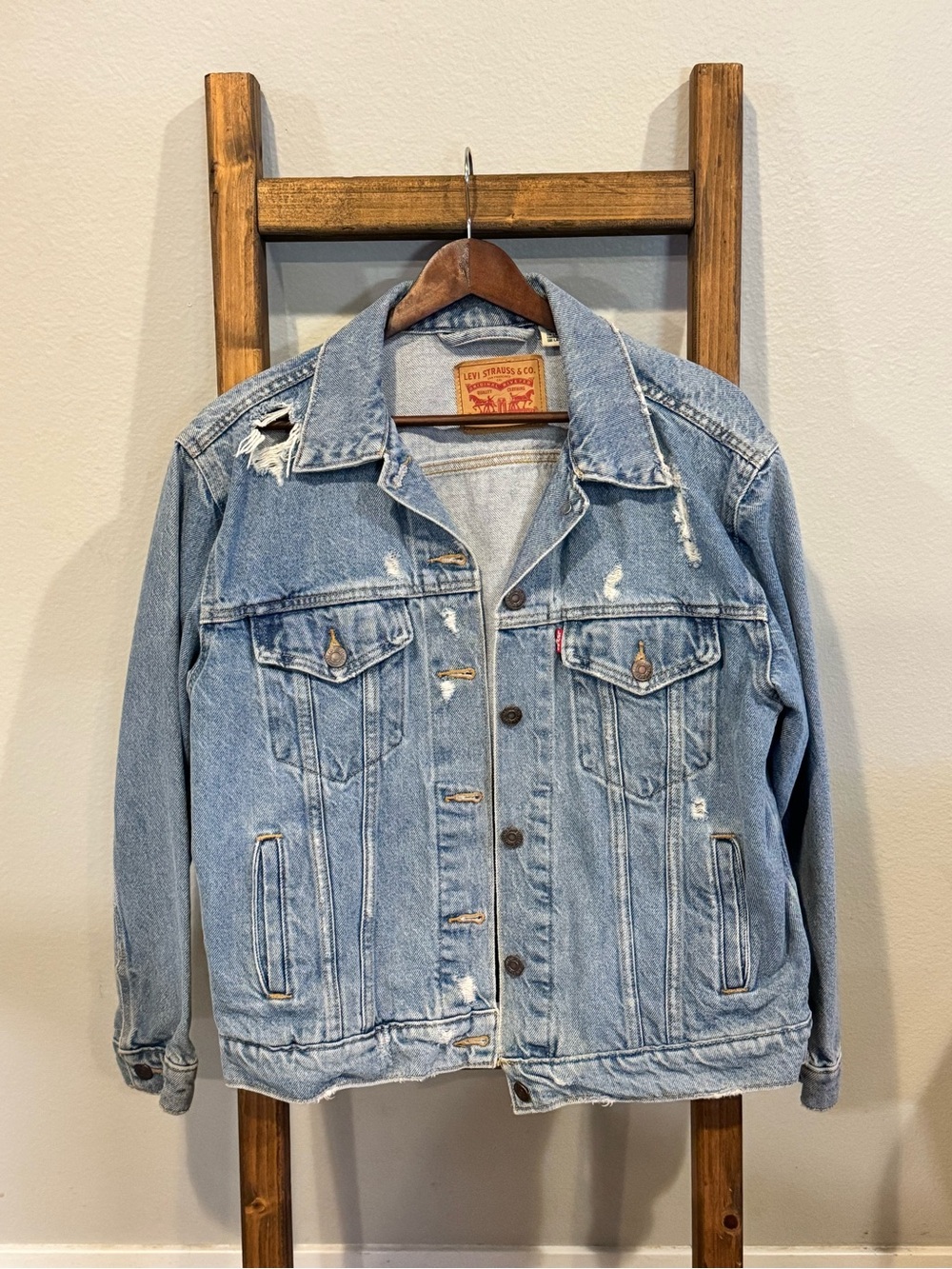 Levi's Ex-Boyfriend Distressed
Classic Denim Blue Relax Fit
Trucker Jacket